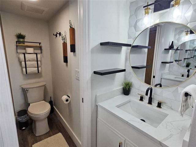 437 CERROMAR LANE 424, Venice, FL 34293