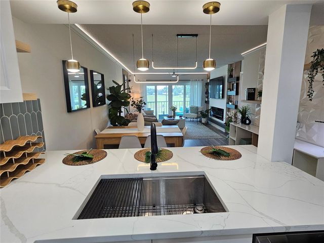 437 CERROMAR LANE 424, Venice, FL 34293