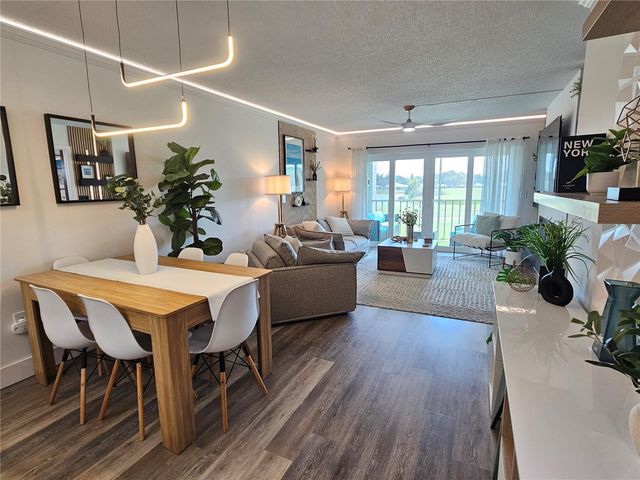 437 CERROMAR LANE 424, Venice, FL 34293
