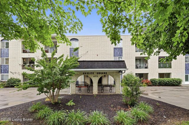 4875 Sherburn Ln 3P, Louisville, KY 40207