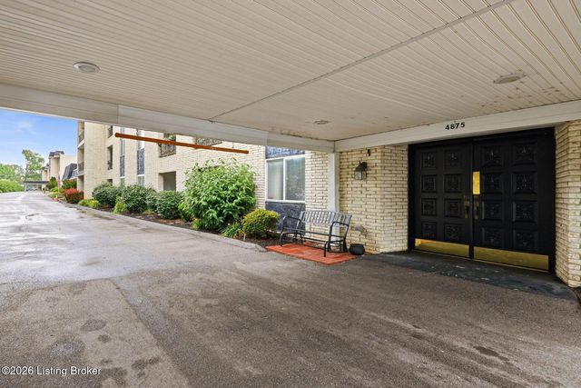 4875 Sherburn Ln 3P, Louisville, KY 40207