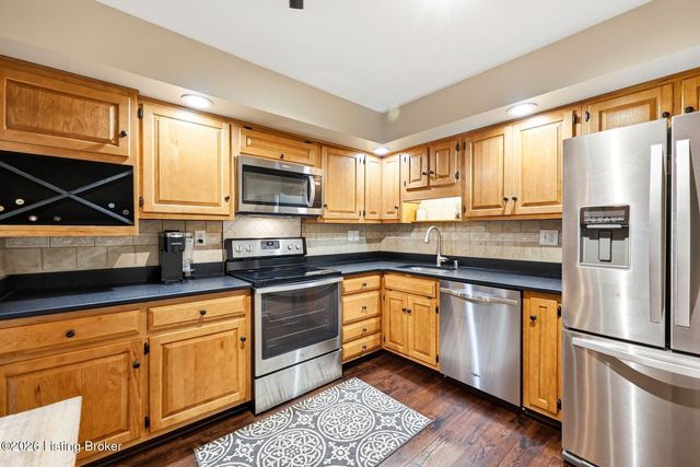 4875 Sherburn Ln 3P, Louisville, KY 40207