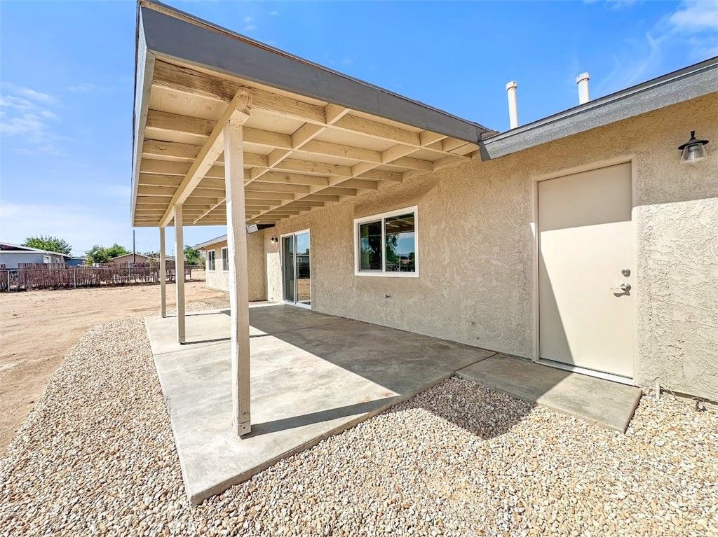 Image 15 of property listing at 10655 9th, Hesperia, CA 92345