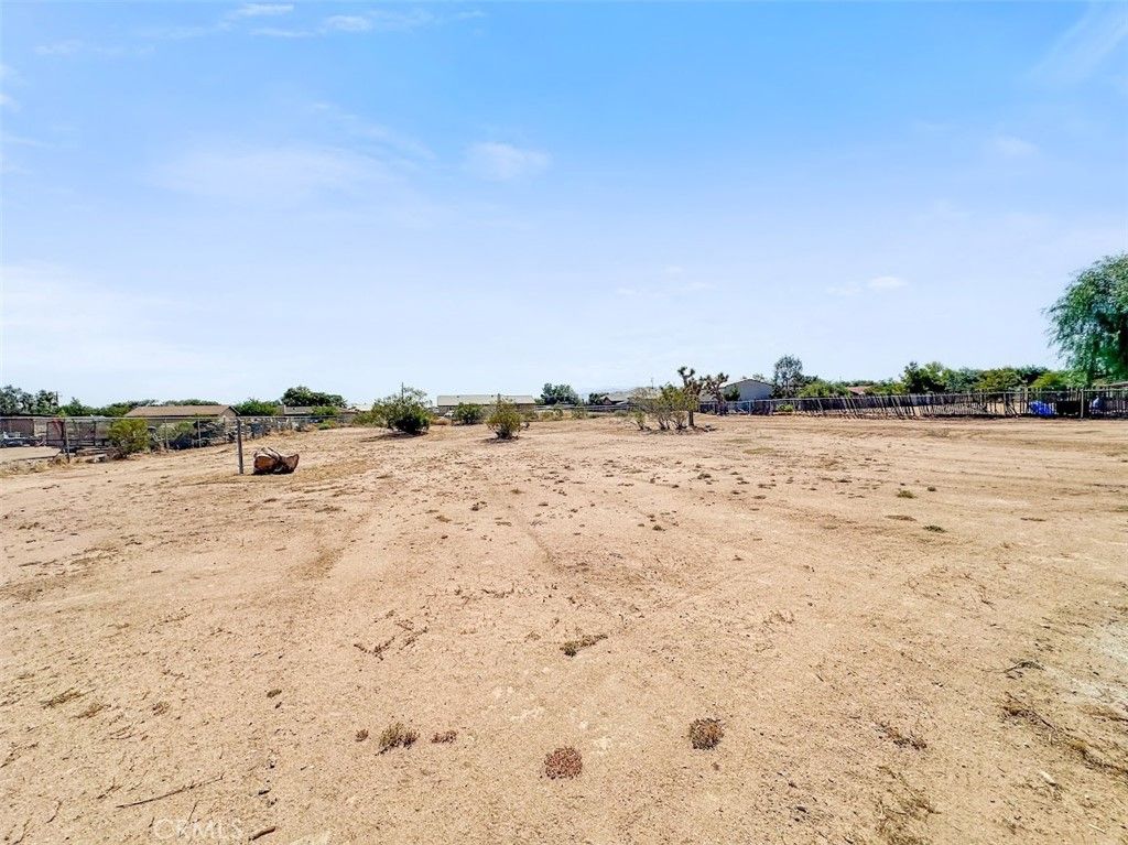 Image 16 of property listing at 10655 9th, Hesperia, CA 92345