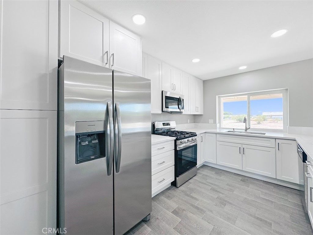 Image 2 of property listing at 10655 9th, Hesperia, CA 92345