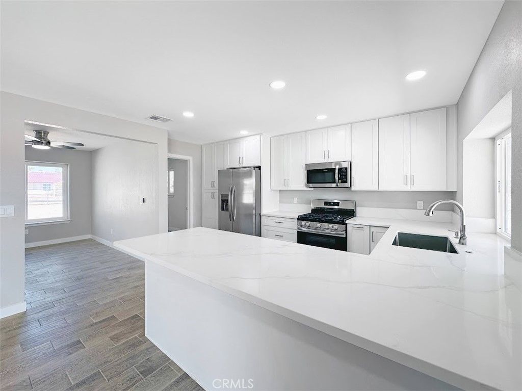 Image 3 of property listing at 10655 9th, Hesperia, CA 92345