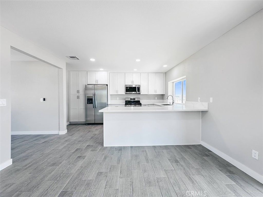 Image 5 of property listing at 10655 9th, Hesperia, CA 92345