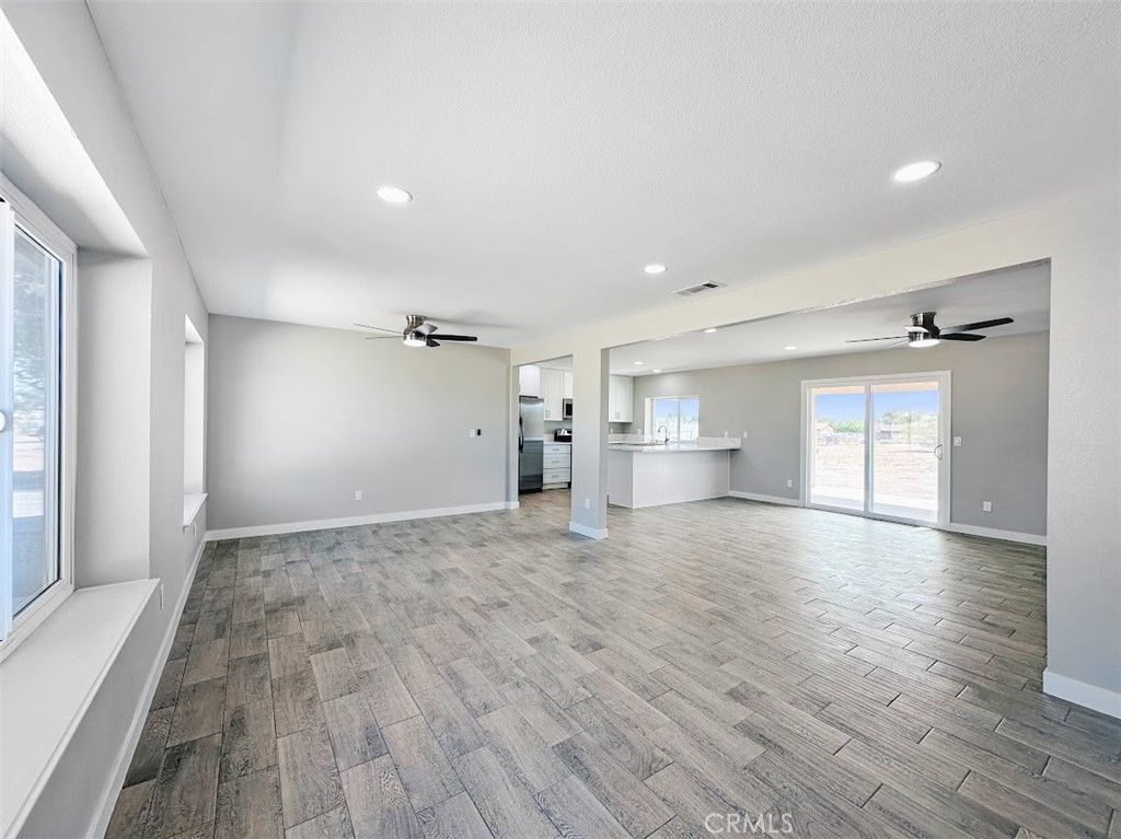 Image 7 of property listing at 10655 9th, Hesperia, CA 92345