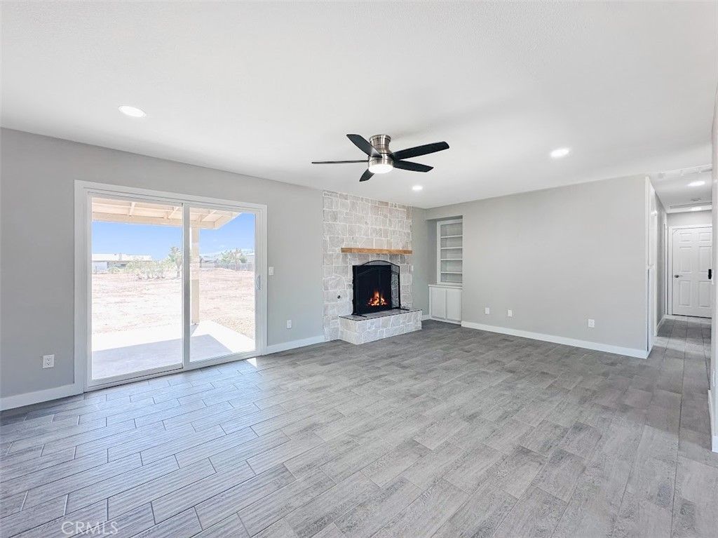 Image 8 of property listing at 10655 9th, Hesperia, CA 92345