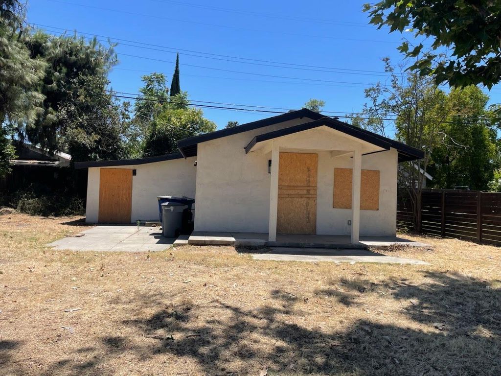 534 E Vassar Avenue, Fresno, CA 93704
