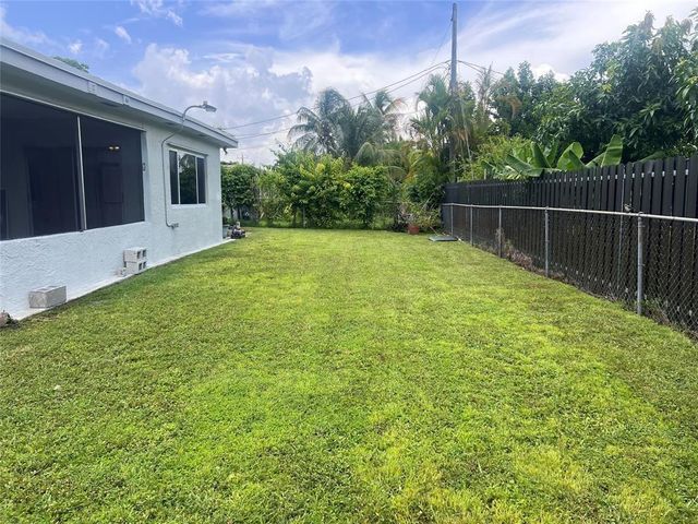 8361 NW 27th Place, Sunrise, FL 33322