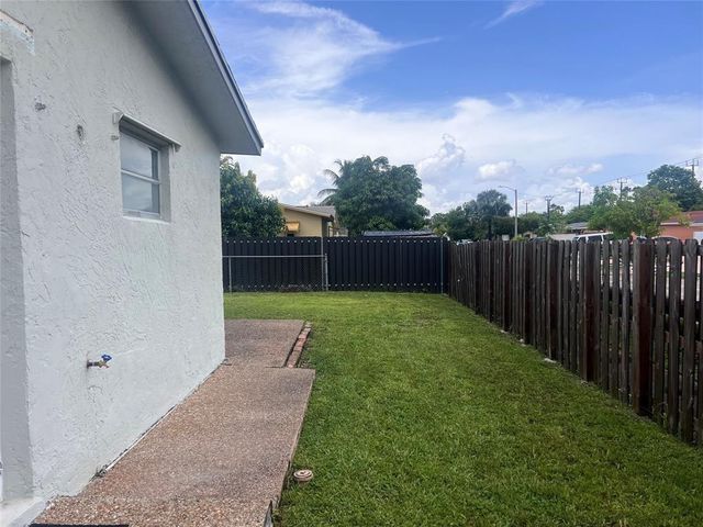 8361 NW 27th Place, Sunrise, FL 33322