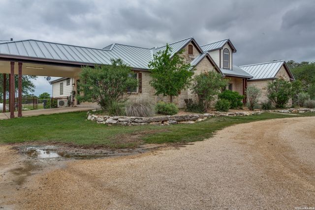 106 RIVER MOUNTAIN DR, Boerne, TX 78006