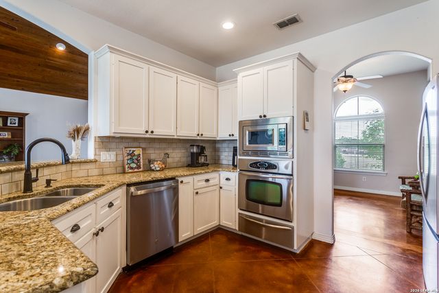 106 RIVER MOUNTAIN DR, Boerne, TX 78006