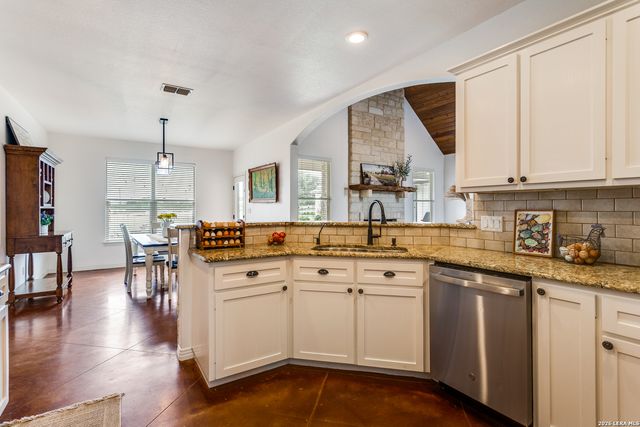106 RIVER MOUNTAIN DR, Boerne, TX 78006