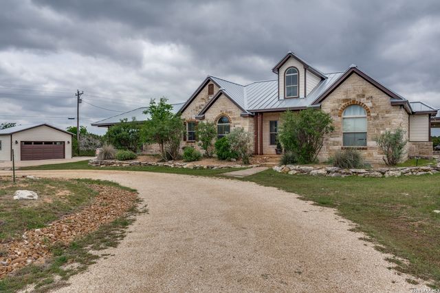106 RIVER MOUNTAIN DR, Boerne, TX 78006