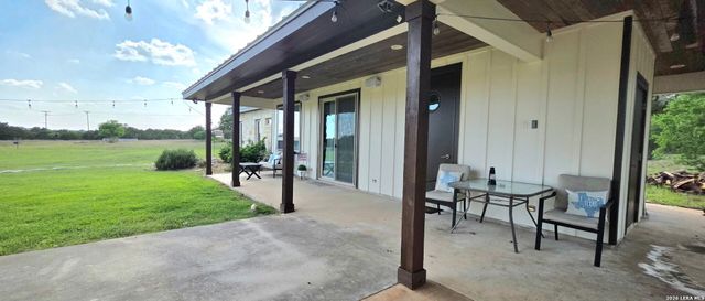 106 RIVER MOUNTAIN DR, Boerne, TX 78006