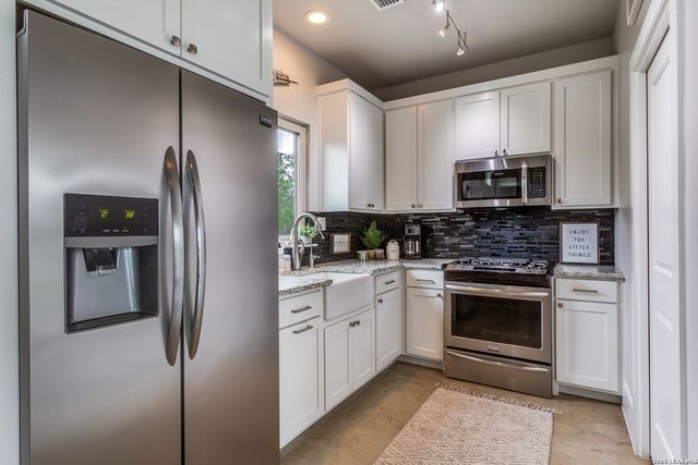 106 RIVER MOUNTAIN DR, Boerne, TX 78006