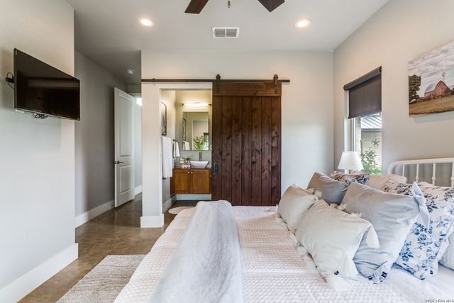 106 RIVER MOUNTAIN DR, Boerne, TX 78006