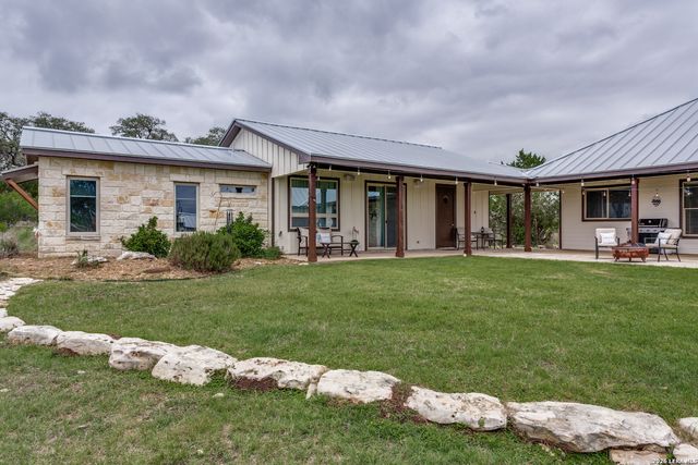 106 RIVER MOUNTAIN DR, Boerne, TX 78006