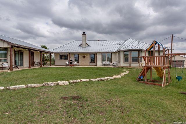 106 RIVER MOUNTAIN DR, Boerne, TX 78006