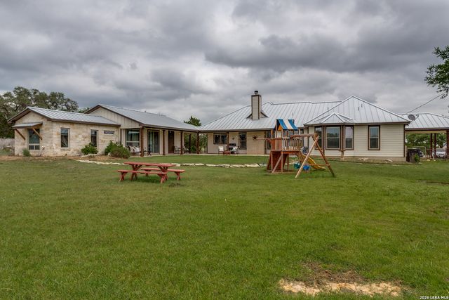 106 RIVER MOUNTAIN DR, Boerne, TX 78006
