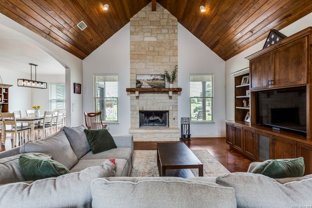 106 RIVER MOUNTAIN DR, Boerne, TX 78006