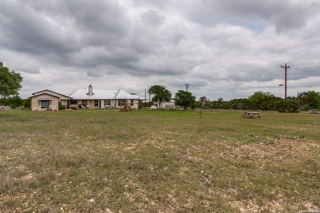 106 RIVER MOUNTAIN DR, Boerne, TX 78006
