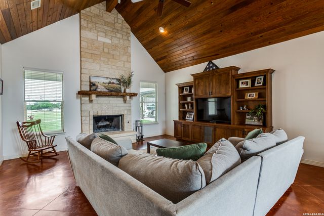 106 RIVER MOUNTAIN DR, Boerne, TX 78006