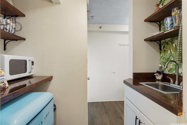 2463 Kuhio Avenue 905, Honolulu, HI 96815