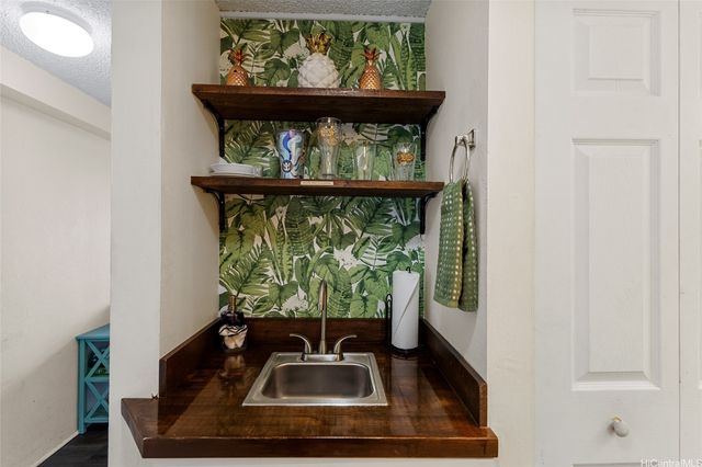 2463 Kuhio Avenue 905, Honolulu, HI 96815