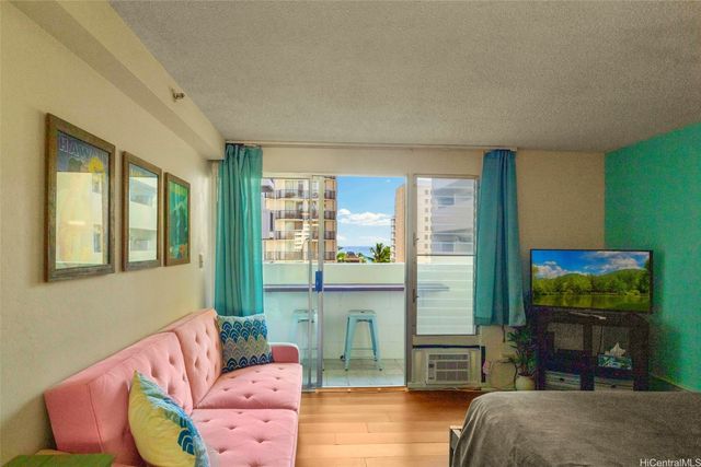 2463 Kuhio Avenue 905, Honolulu, HI 96815