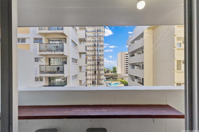 2463 Kuhio Avenue 905, Honolulu, HI 96815