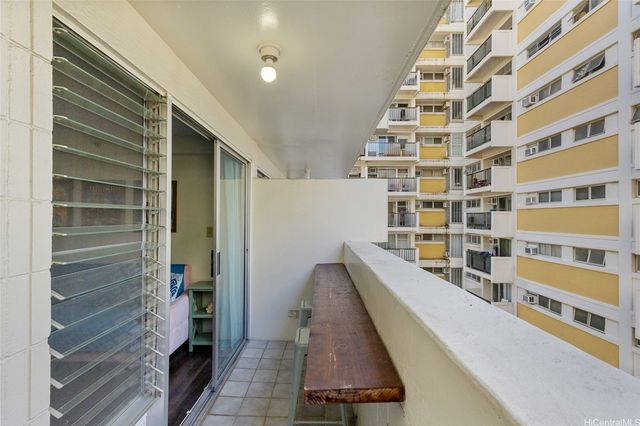 2463 Kuhio Avenue 905, Honolulu, HI 96815
