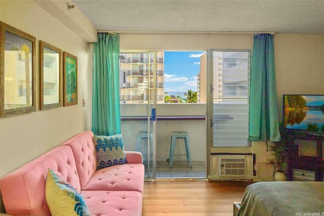 2463 Kuhio Avenue 905, Honolulu, HI 96815