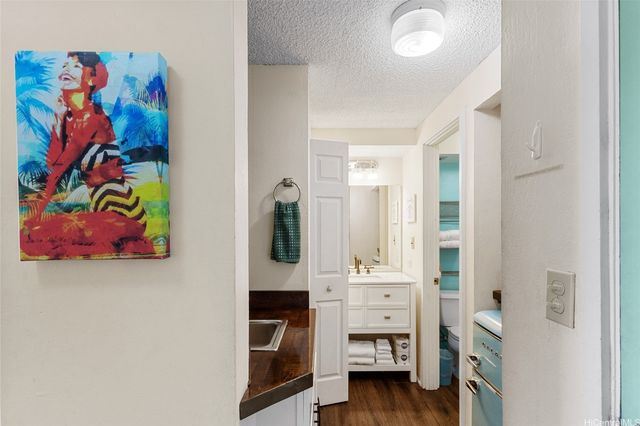 2463 Kuhio Avenue 905, Honolulu, HI 96815