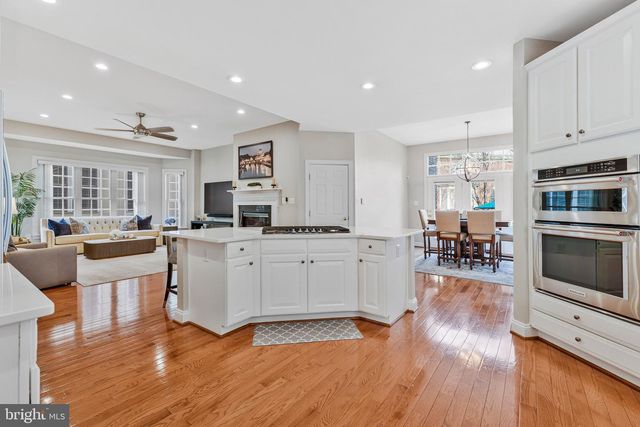 9183 TOPAZ ST, Fairfax, VA 22031