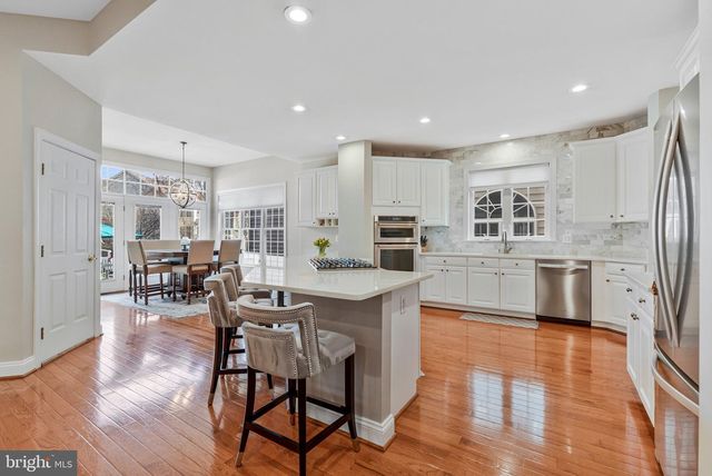 9183 TOPAZ ST, Fairfax, VA 22031