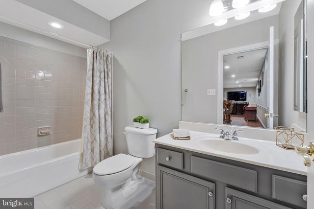 9183 TOPAZ ST, Fairfax, VA 22031