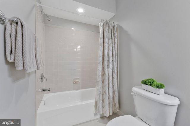 9183 TOPAZ ST, Fairfax, VA 22031