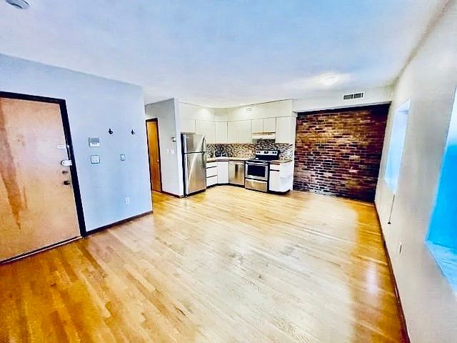 8 Wiget 2, Boston, MA 02113
