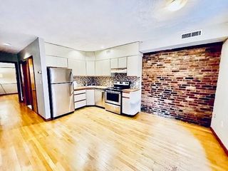 8 Wiget 2, Boston, MA 02113