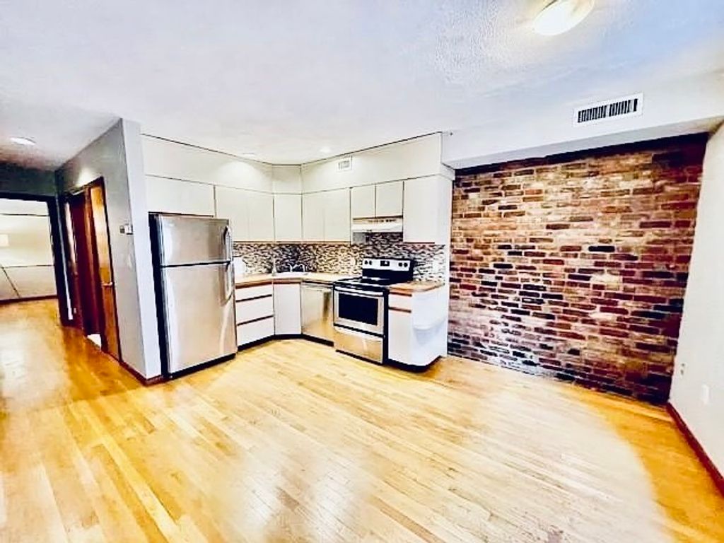 8 Wiget 2, Boston, MA 02113