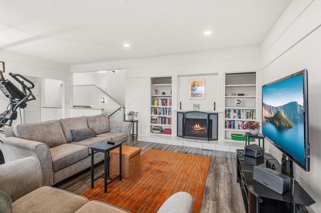 302 Medford Heights Lane, Medford, OR 97504