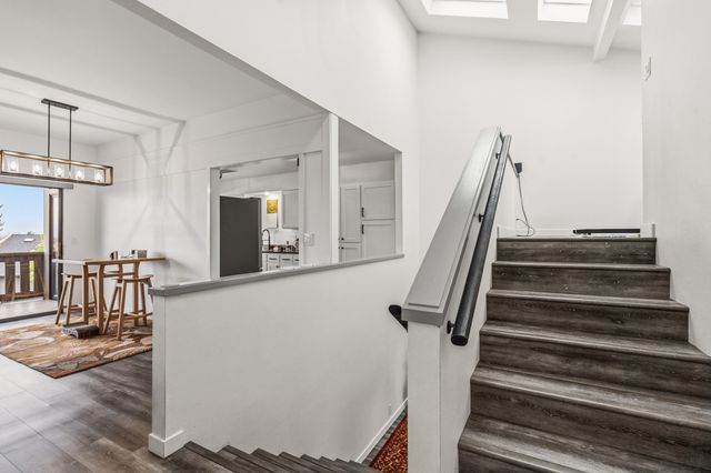 302 Medford Heights Lane, Medford, OR 97504