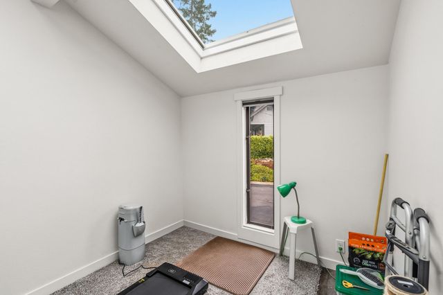 302 Medford Heights Lane, Medford, OR 97504