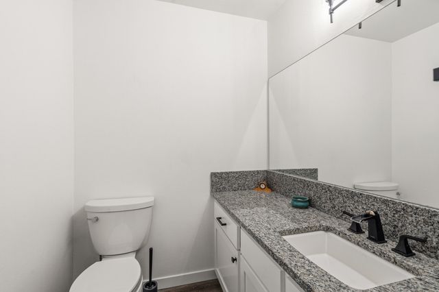 302 Medford Heights Lane, Medford, OR 97504