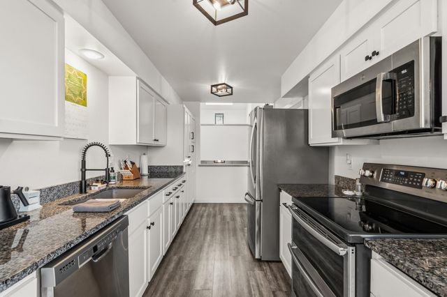 302 Medford Heights Lane, Medford, OR 97504