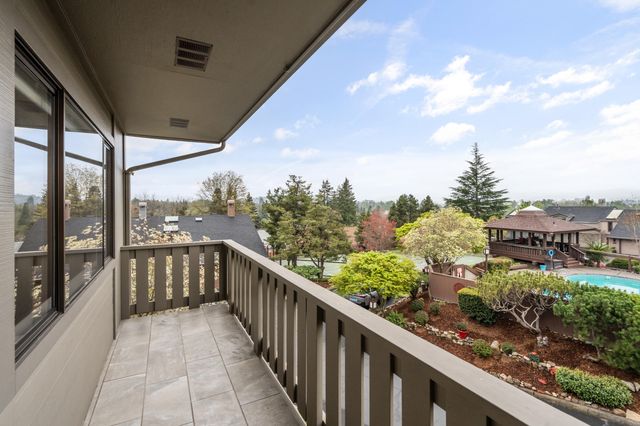 302 Medford Heights Lane, Medford, OR 97504