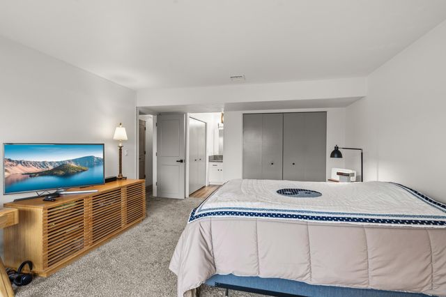 302 Medford Heights Lane, Medford, OR 97504